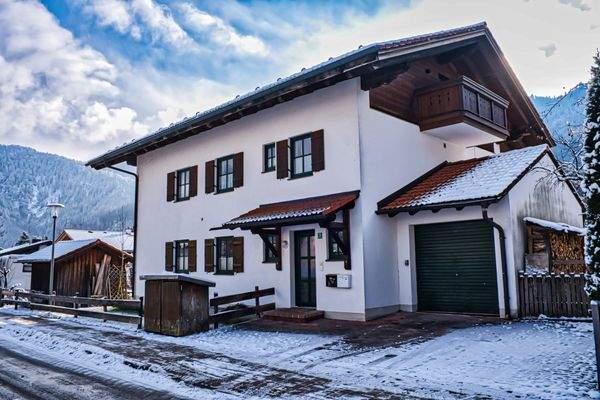 Nordwestansicht mit Duplexgarage