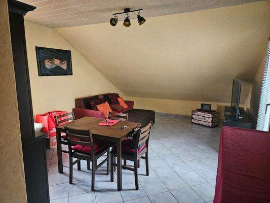 DG: Wohn- und Esszimmer