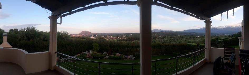 Kreta, Kalyves: Einstöckige Villa mit freiem Bergblick zu verkaufen