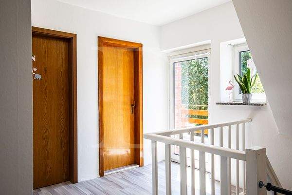 Flur mit Zugang zum Balkon