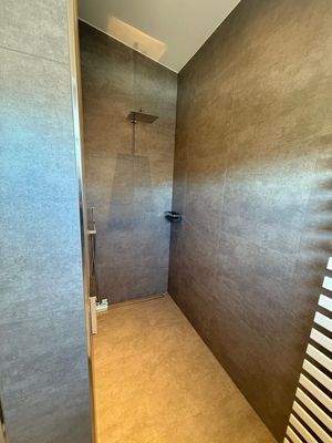 K8A_Dusche begehbar.jpeg