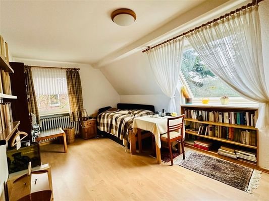 Schlafzimmer (DG)