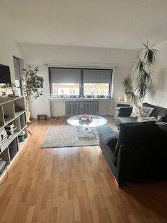 Wohnzimmer mit Balkontür