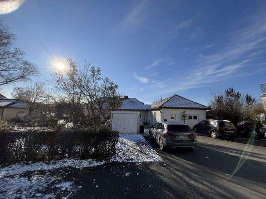 Vorgarten mit Garage