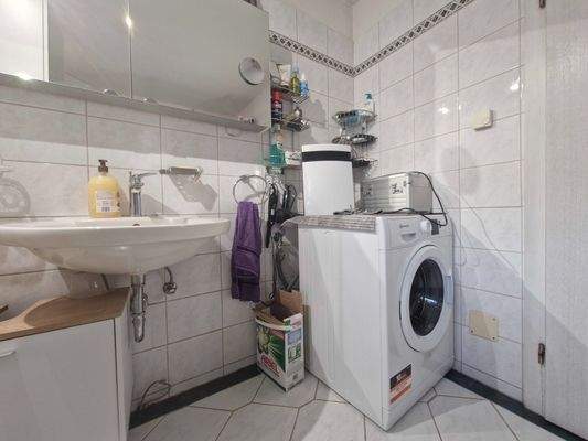 Waschmaschinenstellplatz im Bad EG