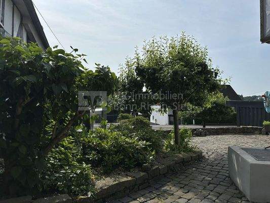 Gartengestaltung am Eingang