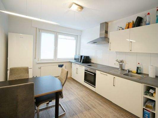 Küche mit Essplatz 