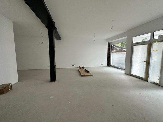 Gewerberaum mit Fensterfront