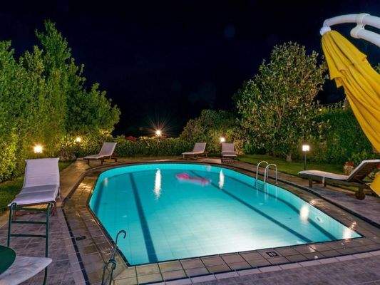 Kreta, Roussospiti: Einzigartige Villa mit separatem Apartment auf großem Grundstück mit Pool zu verkaufen