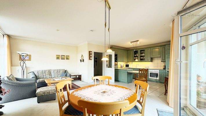 Wohnzimmer, Essbereich u. Küche Großaufnahme