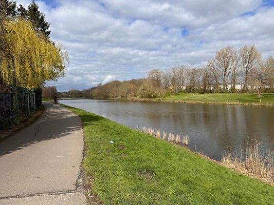 parallel zur kleinen Weser
