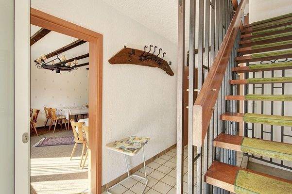 Eingangsbereich mit Blick in den Frühstücksraum