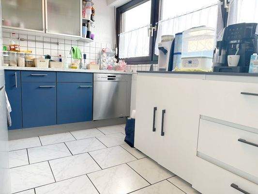 Auch die Küche ist sehr hell.