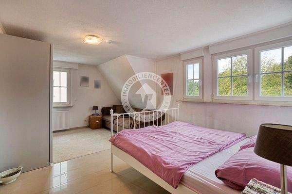 Das zweite Kinderzimmer mit Durchgang...