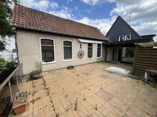 Große Dachterrasse mit Zugang zur Küche und zum Garten