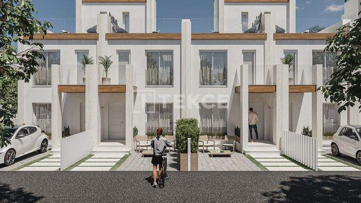 Townhouses in a Convenient Location in Santa Pola Alicante