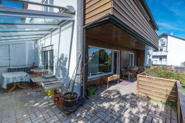 Erdgeschoss, Terrassenbereich - teilweise überdacht - 