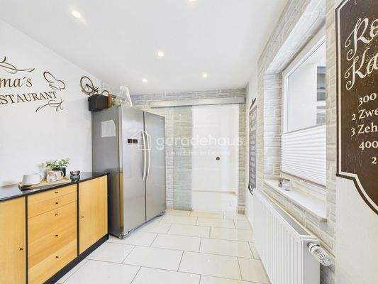 CAM03818G0-PR0042-STILL023