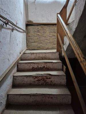 21 Treppenhaus Keller.jpg