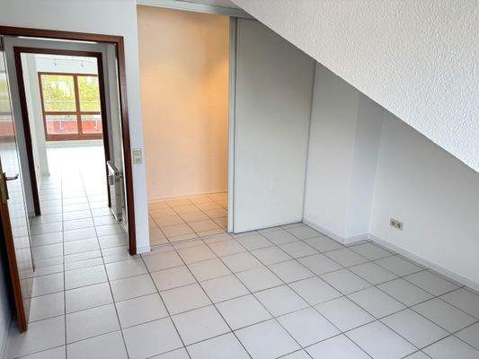 Schlafzimmer mit begehbaren Kleiderschrank