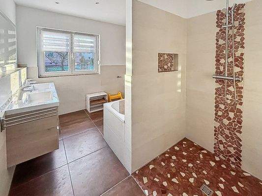 Badezimmer Ansicht 2