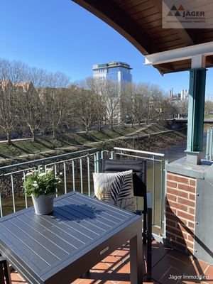 auf das Wasser