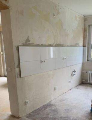 Küche mit Küchenfliesenspiegel