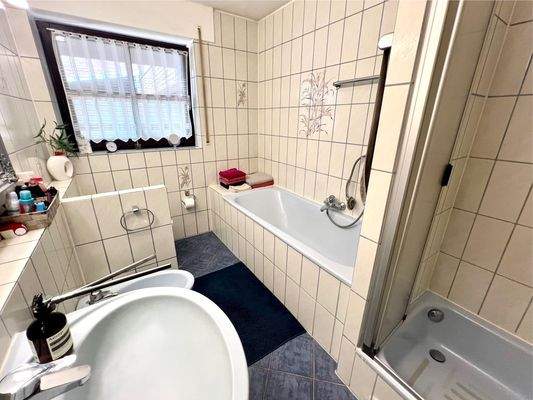 Dusch-Wannenbad EG.jpeg