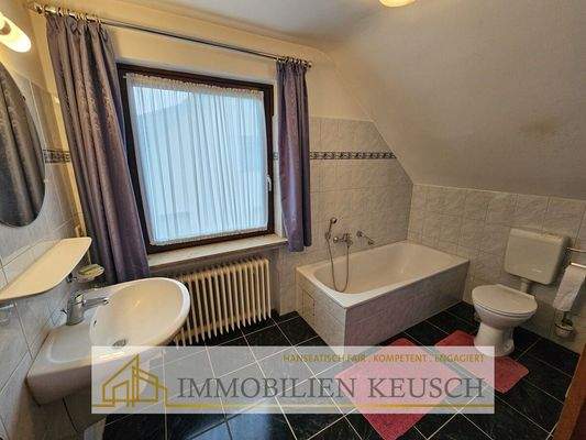 Dusch- und Wannenbad OG