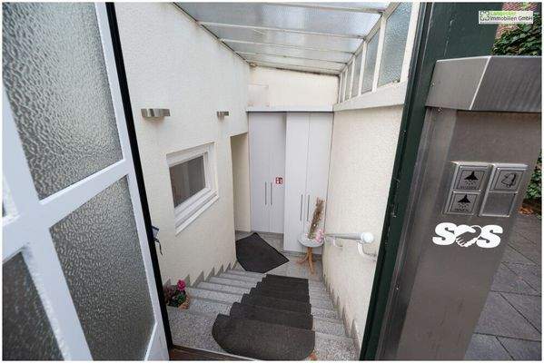 Treppenabgang zum Büro