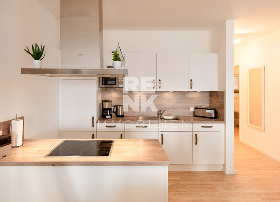 Helle, moderne und offene Küche