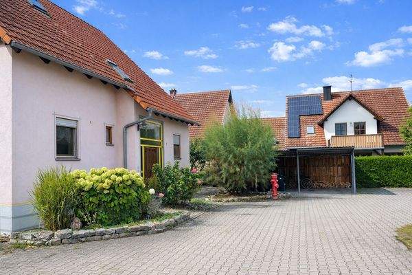 Haus und Carport.jpg