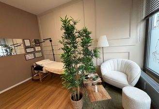 Büro-/Praxisraum ca. 16 qm (rechte Seite)