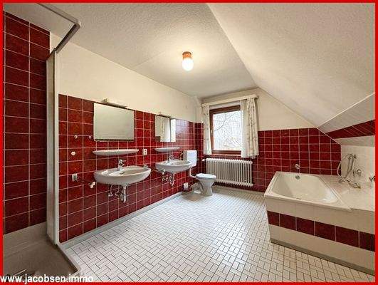 Badezimmer im Dachgeschoss