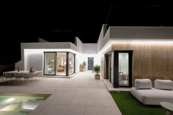 Detached Villas with Panoramic Views of the Golf Course in Murcia