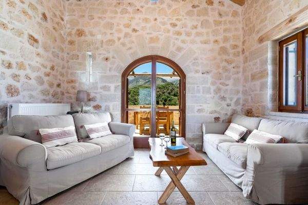 Kreta, Melidoni: Kretisches Steinhaus mit Swimmingpool zu verkaufen