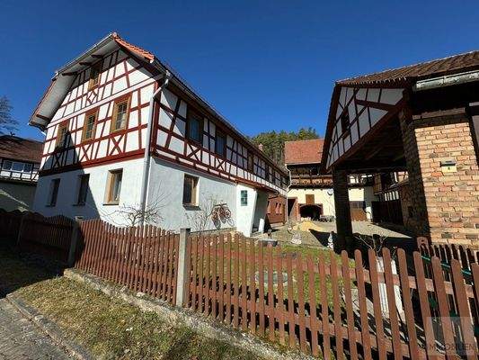 Gepflegter 3-Seiten-Hof