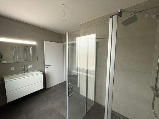 Modernes Badezimmer_