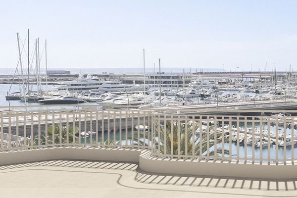 Neubau Wohnung mit spektakulärem Meerblick und Parkplatz