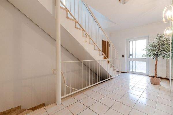 lichtdurchflutetes Treppenhaus 