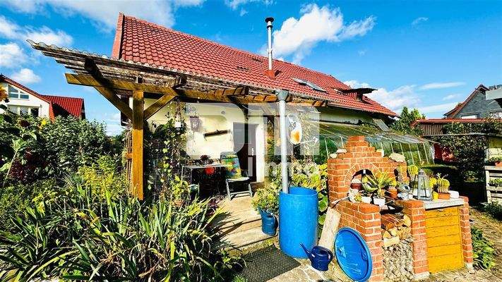 Nebengebäude mit Garage / Rückansicht