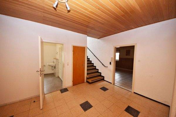 EG Flur Zugang Treppenhaus