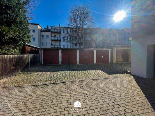 Garage im Innenhof