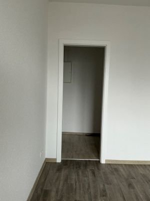 Blick vom Wohnzimmer in das Abstellzimmer