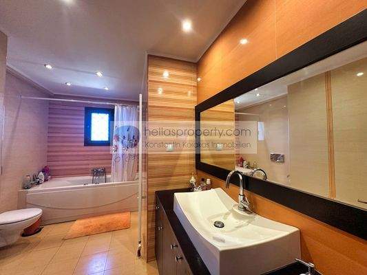 0d39f5630f8a4836bd1f104bbfc73019-original