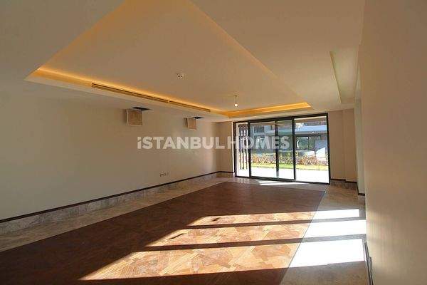Elegant Apartments in a Richly-Featued Complex in Bakirkoy