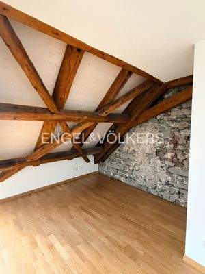 Insel-Charme dank freigelegter Steinmauern und Holzbalken