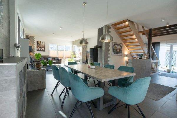 Esszimmer mit Blick in die Küche