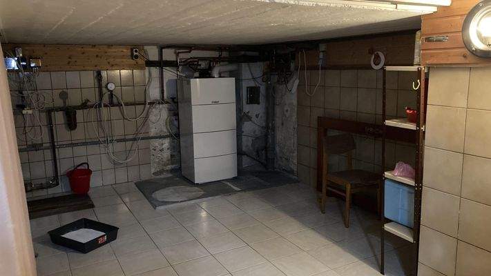 Keller mit Heizungsanlage