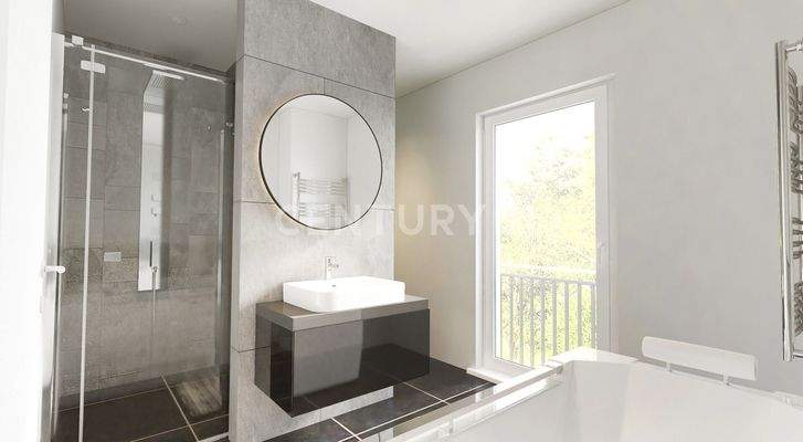 Badezimmer mit Dusche, Badewanne und WC